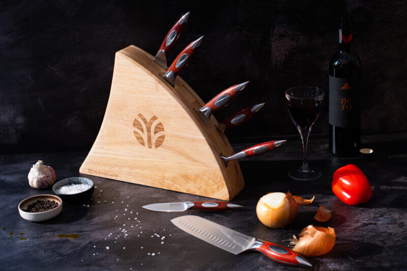Flint & Flame Classic 7 Piece Set with Rubber Wood Shark Fin Knife Block